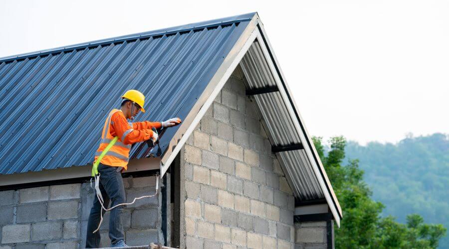 Professional residential roofers in Lewellen, NE